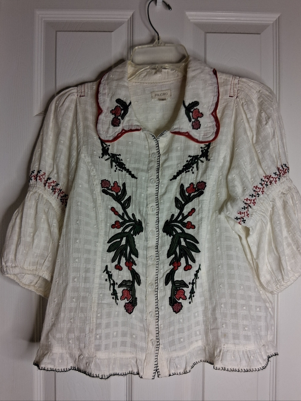 Pilcro White Button-Front Blouse with Red & Green Floral Embroidery Size Small - Picture 2 of 12